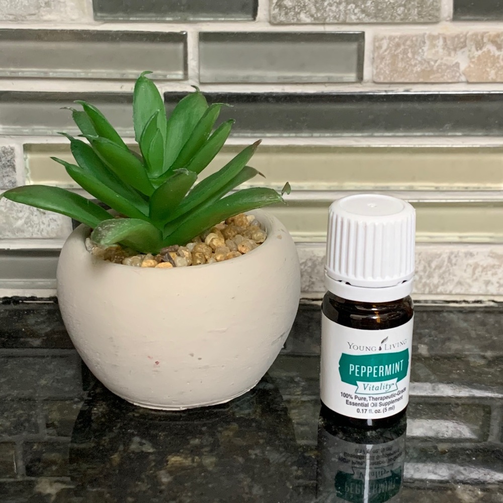 Peppermint Essential Oil 🌱